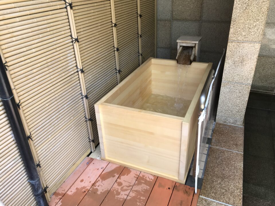 A温泉桧風呂入替工事